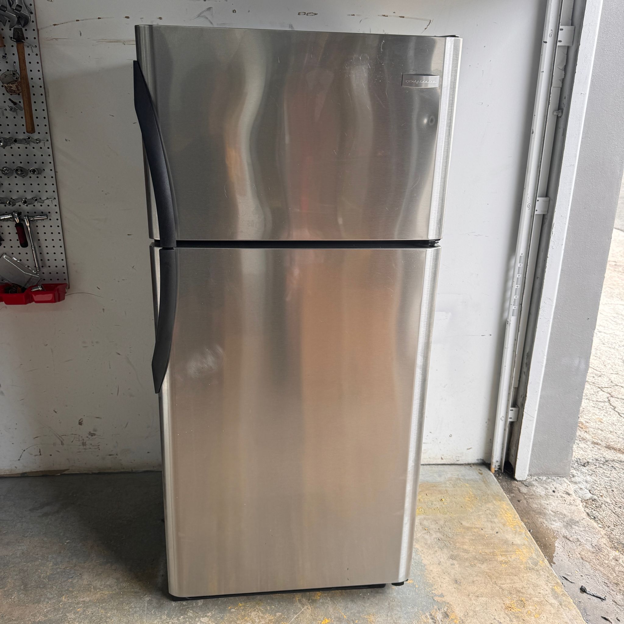 Frigidaire-Stainless-Steel-Top-and-Bottom-Refrigerator Frigidaire-Stainless-Steel-Top-and-Bottom-Refrigerator